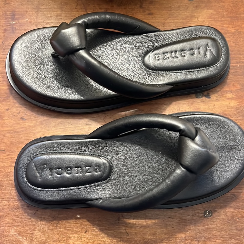 NWT Anthropologie Vicenza Puffy Platform
Flip-Flop Sandals